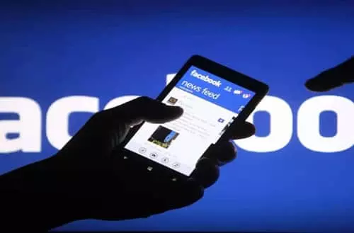 Facebook: Una nuova funzione per individuare i ladri di profili